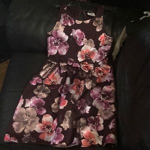 2-hip girls dress size 8 short sleeve burgundy with flowers